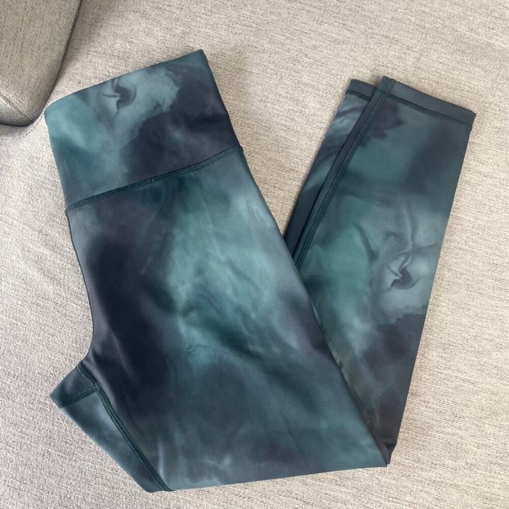 Athleta Elation Printed 7/8 Tight Legging Capri Tie Dye M - Picture 7 of 7